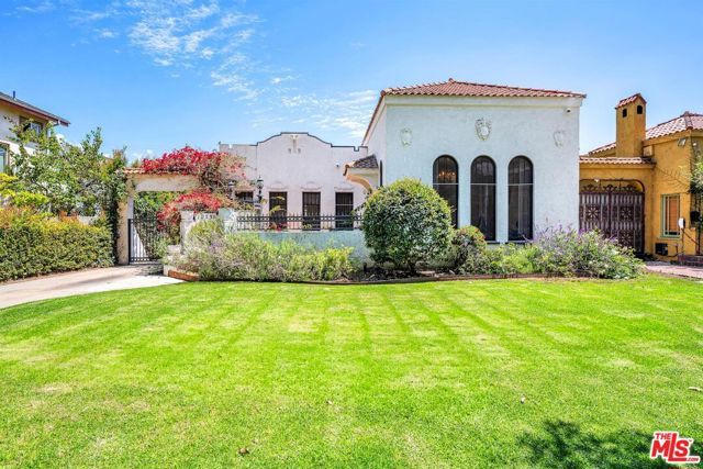 10736 Ashton Avenue, Los Angeles, CA 90024