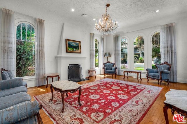 10736 Ashton Avenue, Los Angeles, CA 90024
