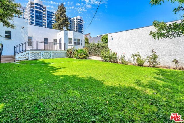 10736 Ashton Avenue, Los Angeles, CA 90024