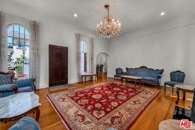 10736 Ashton Avenue, Los Angeles, CA 90024