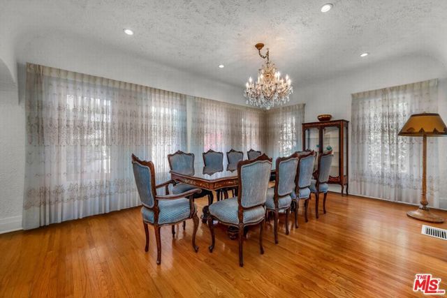 10736 Ashton Avenue, Los Angeles, CA 90024