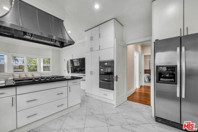 10736 Ashton Avenue, Los Angeles, CA 90024