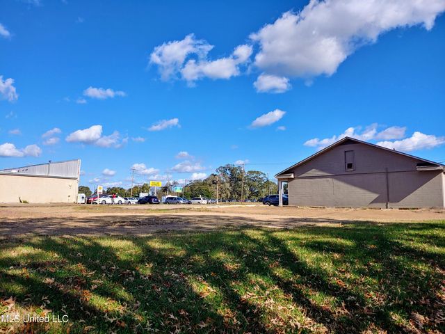 184 Sgt Prentiss Drive, Natchez, MS 39120