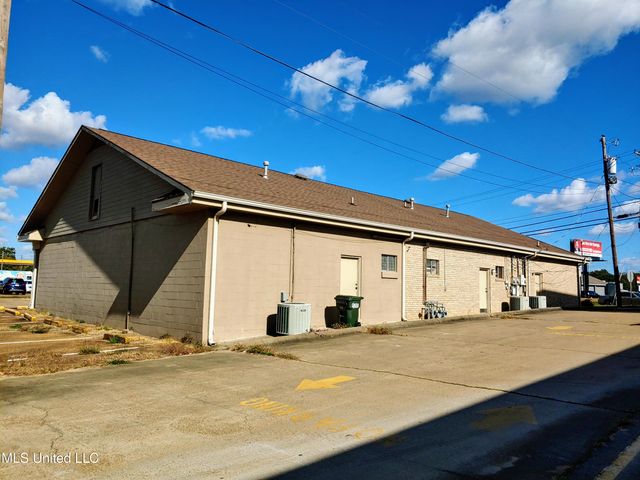 184 Sgt Prentiss Drive, Natchez, MS 39120