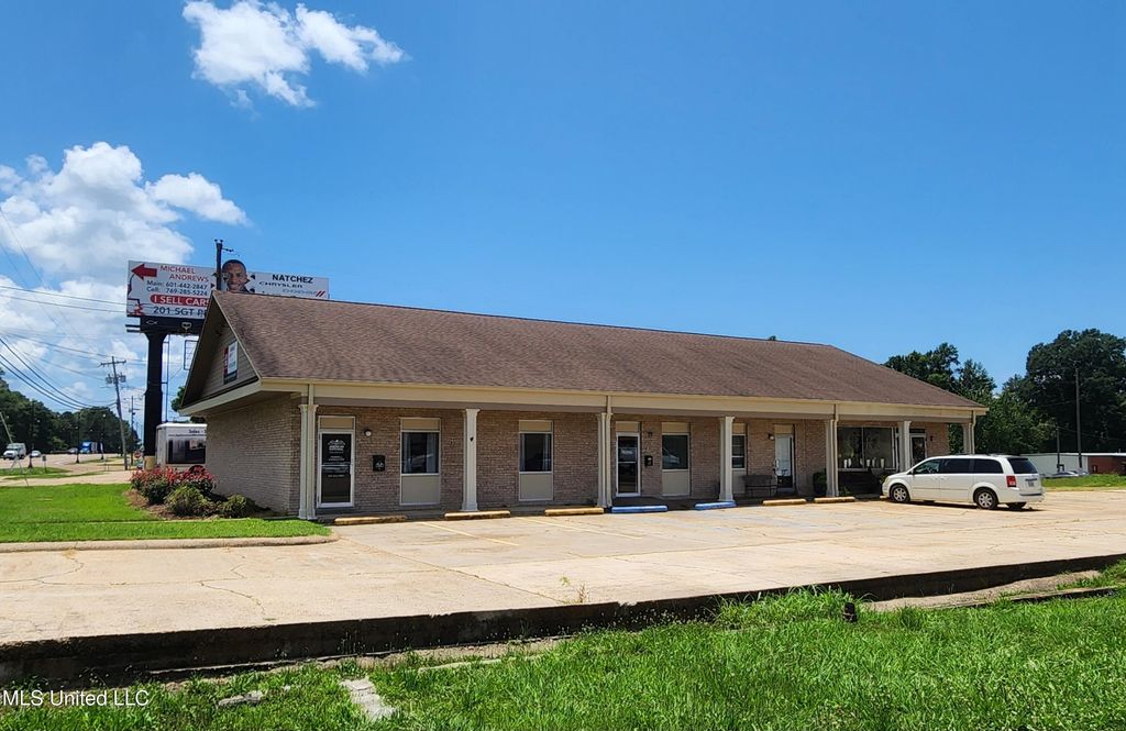 184 Sgt Prentiss Drive, Natchez, MS 39120