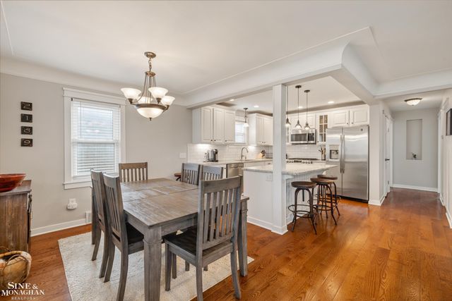 2189 Hollywood Avenue, Grosse Pointe Woods, MI 48236