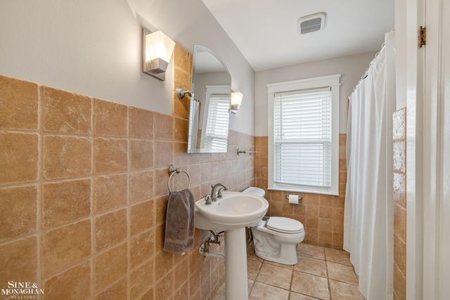 2189 Hollywood Avenue, Grosse Pointe Woods, MI 48236