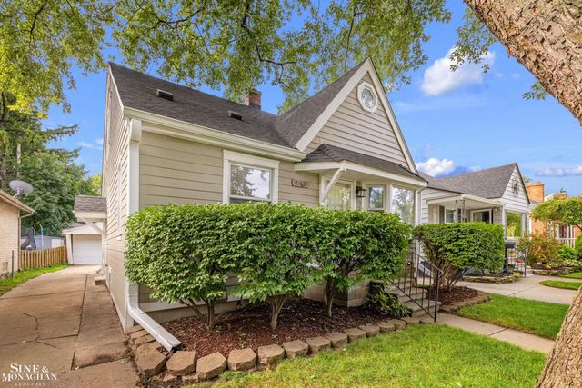 2189 Hollywood Avenue, Grosse Pointe Woods, MI 48236