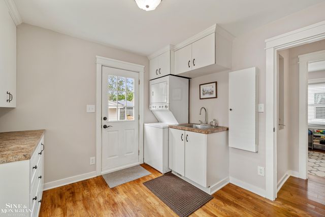 2189 Hollywood Avenue, Grosse Pointe Woods, MI 48236