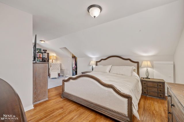 2189 Hollywood Avenue, Grosse Pointe Woods, MI 48236