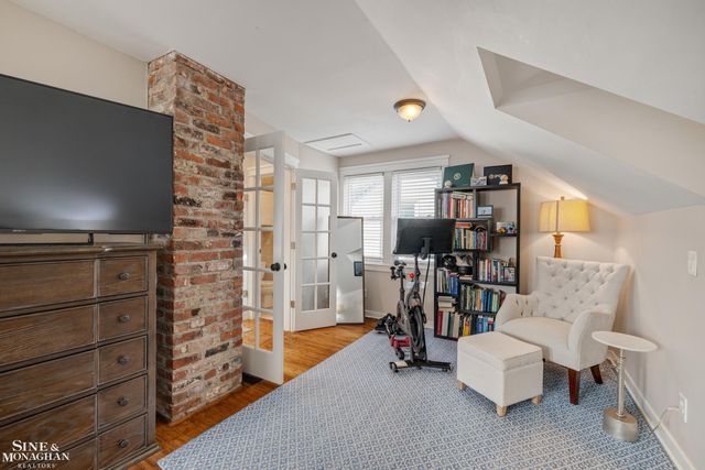 2189 Hollywood Avenue, Grosse Pointe Woods, MI 48236