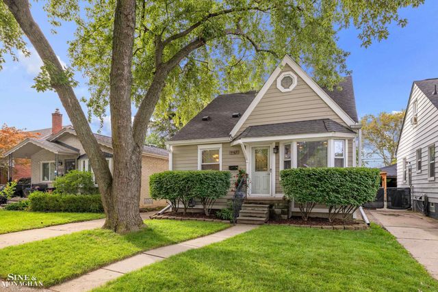 2189 Hollywood Avenue, Grosse Pointe Woods, MI 48236