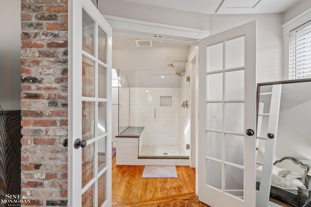 2189 Hollywood Avenue, Grosse Pointe Woods, MI 48236