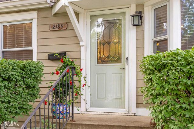 2189 Hollywood Avenue, Grosse Pointe Woods, MI 48236
