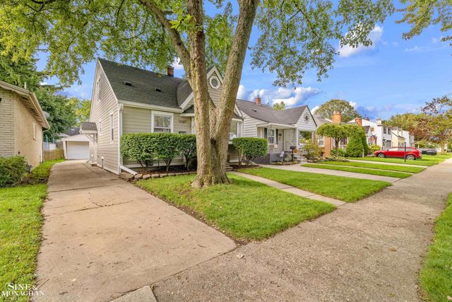 2189 Hollywood Avenue, Grosse Pointe Woods, MI 48236