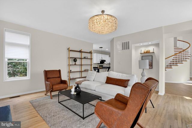 2028 BEACON PL, Reston, VA 20191