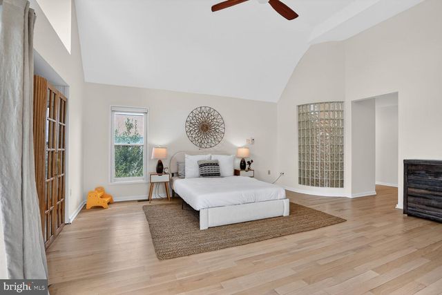 2028 BEACON PL, Reston, VA 20191