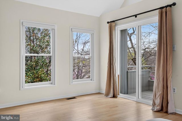 2028 BEACON PL, Reston, VA 20191