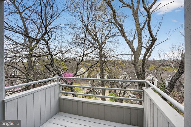 2028 BEACON PL, Reston, VA 20191