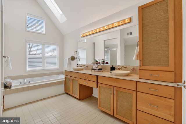 2028 BEACON PL, Reston, VA 20191