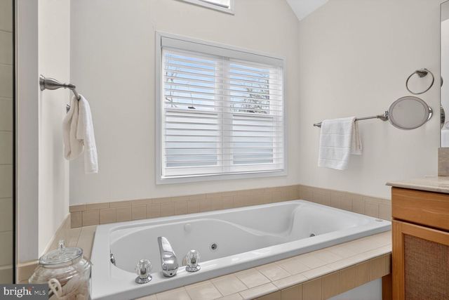 2028 BEACON PL, Reston, VA 20191