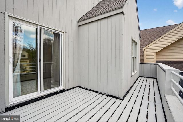 2028 BEACON PL, Reston, VA 20191