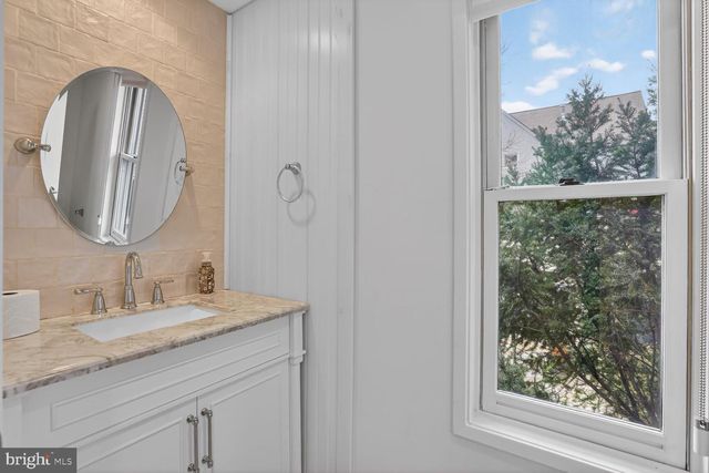 2028 BEACON PL, Reston, VA 20191