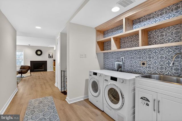 2028 BEACON PL, Reston, VA 20191