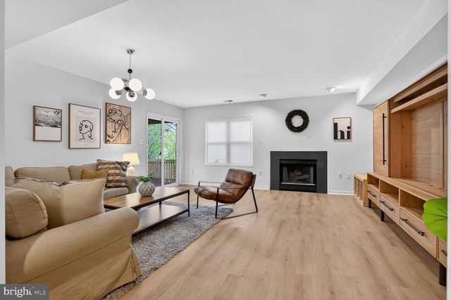 2028 BEACON PL, Reston, VA 20191