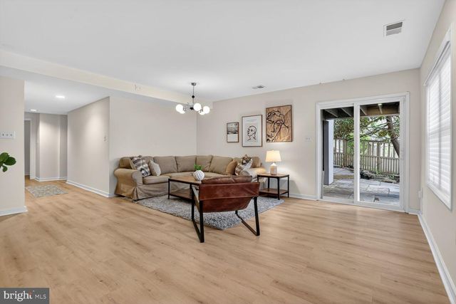 2028 BEACON PL, Reston, VA 20191