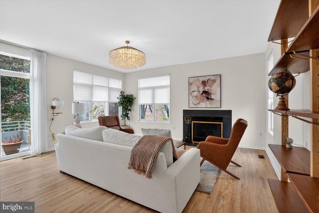 2028 BEACON PL, Reston, VA 20191