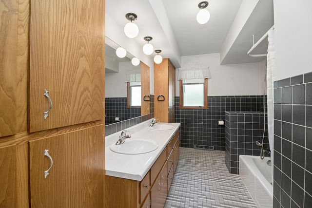 2705 Calmer Drive, Joliet, IL 60433