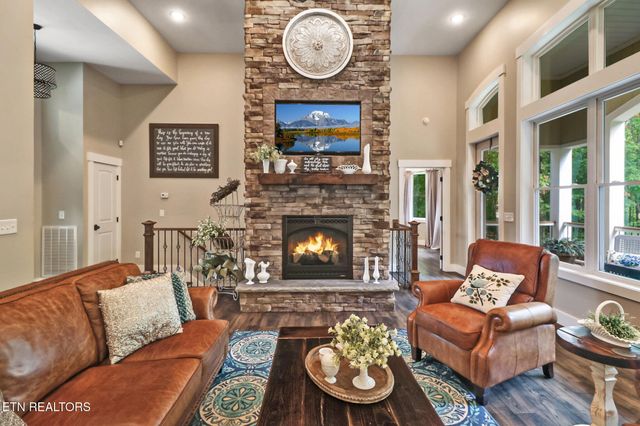 265 Falling Leaf Rd, Jamestown, TN 38556