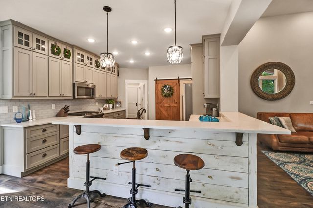 265 Falling Leaf Rd, Jamestown, TN 38556