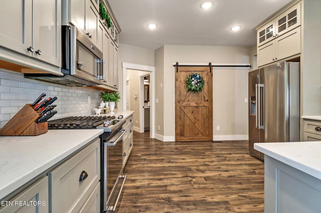 265 Falling Leaf Rd, Jamestown, TN 38556