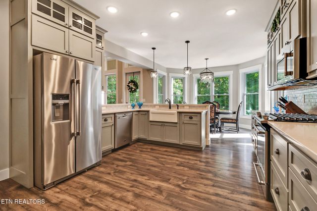 265 Falling Leaf Rd, Jamestown, TN 38556