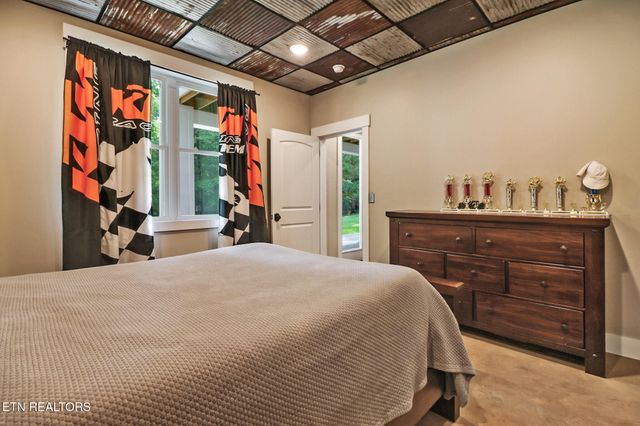 265 Falling Leaf Rd, Jamestown, TN 38556