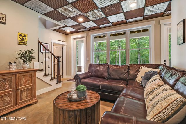 265 Falling Leaf Rd, Jamestown, TN 38556