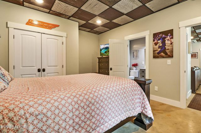 265 Falling Leaf Rd, Jamestown, TN 38556