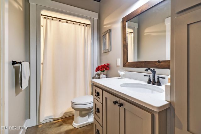 265 Falling Leaf Rd, Jamestown, TN 38556