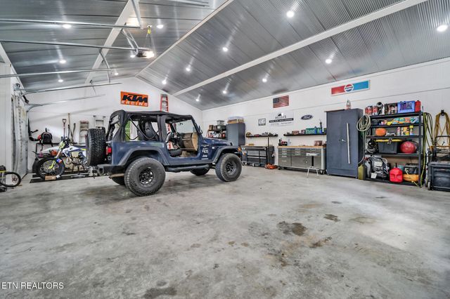 265 Falling Leaf Rd, Jamestown, TN 38556