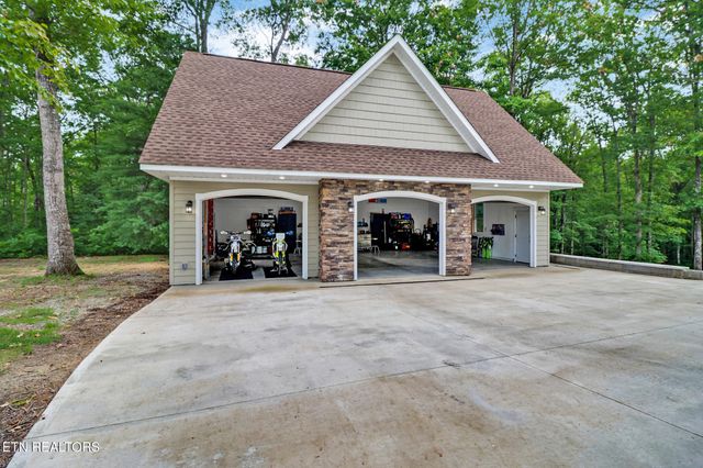 265 Falling Leaf Rd, Jamestown, TN 38556