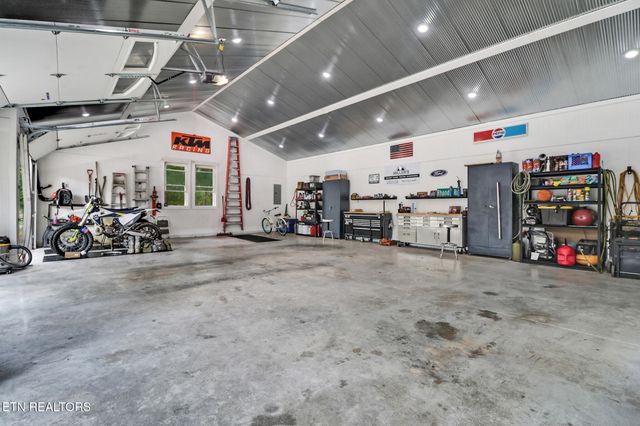 265 Falling Leaf Rd, Jamestown, TN 38556