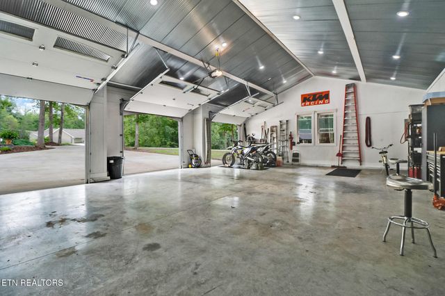 265 Falling Leaf Rd, Jamestown, TN 38556