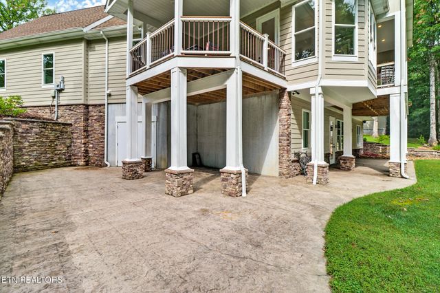 265 Falling Leaf Rd, Jamestown, TN 38556