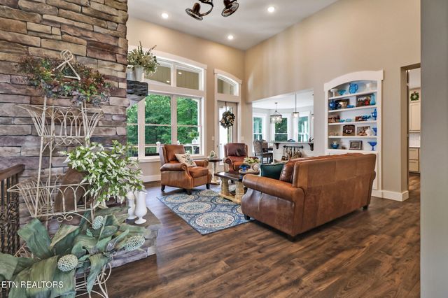 265 Falling Leaf Rd, Jamestown, TN 38556