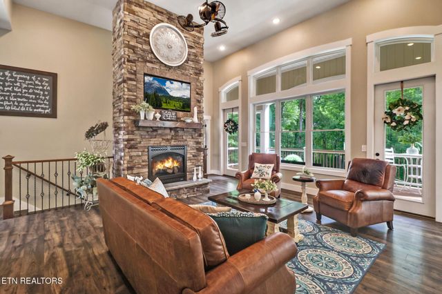 265 Falling Leaf Rd, Jamestown, TN 38556