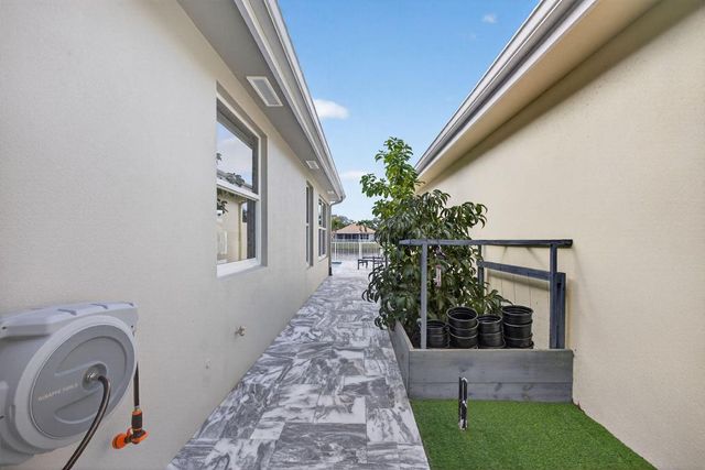 177 Hampton Place, Jupiter, FL 33458