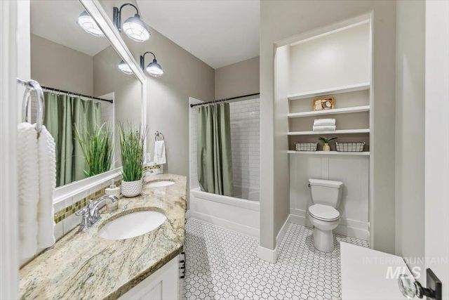 958 N Lionbridge Pl, Eagle, ID 83616