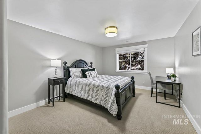 958 N Lionbridge Pl, Eagle, ID 83616